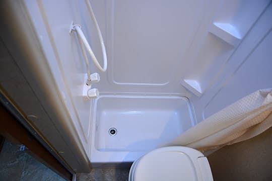 Lance1052-INT-BIG-BathroomShowerTub