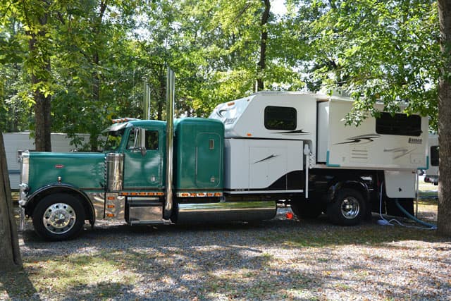 Peterbilt-camper-2.jpg