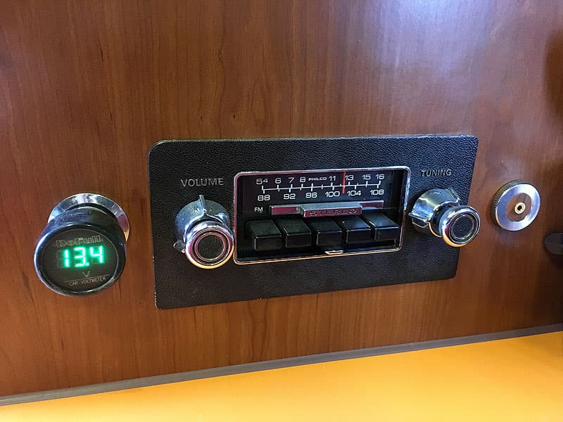 12-volt-outlet-radio