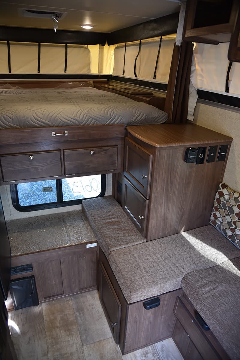 Palomino SS-550 interior living area