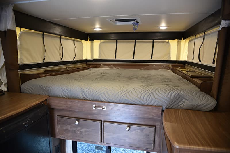 Palomino SS-550 North-South Queen bed