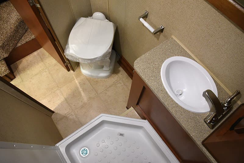 Arctic Fox 992 bathroom floor space