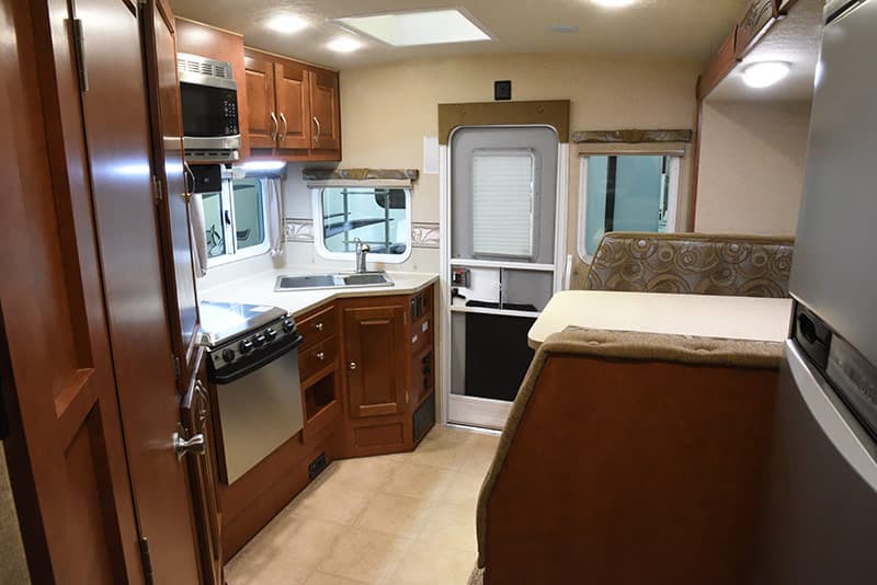 2017 Arctic Fox 992 Review - Full-Wall Slide, Dry Bath Camper