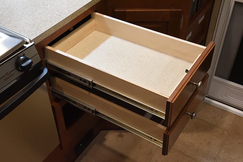 Arctic Fox 992 kitchen drawers