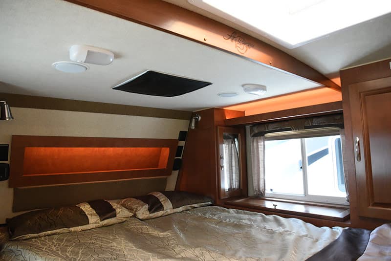 Arctic Fox 992 cathedral ceiling cabover