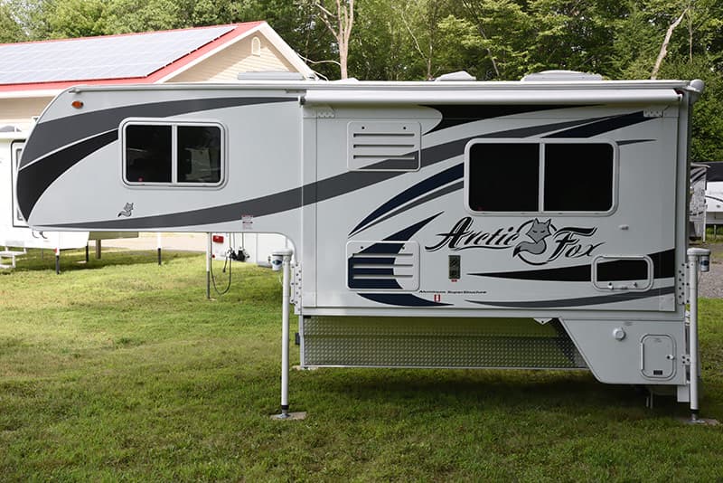 2017 Arctic Fox 992 Review - Full-Wall Slide, Dry Bath Camper