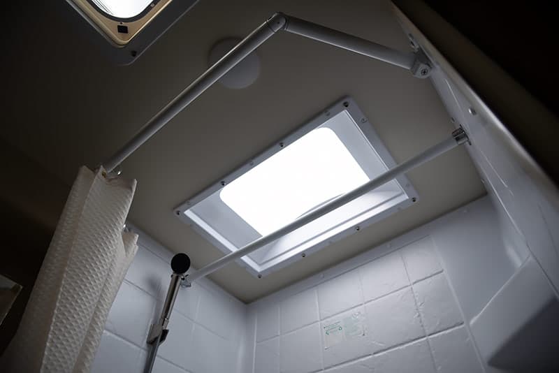 Lance 975 bath skylight