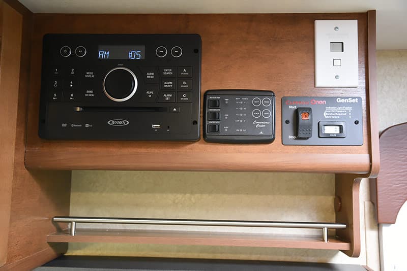 Lance 975 kitchen stereo