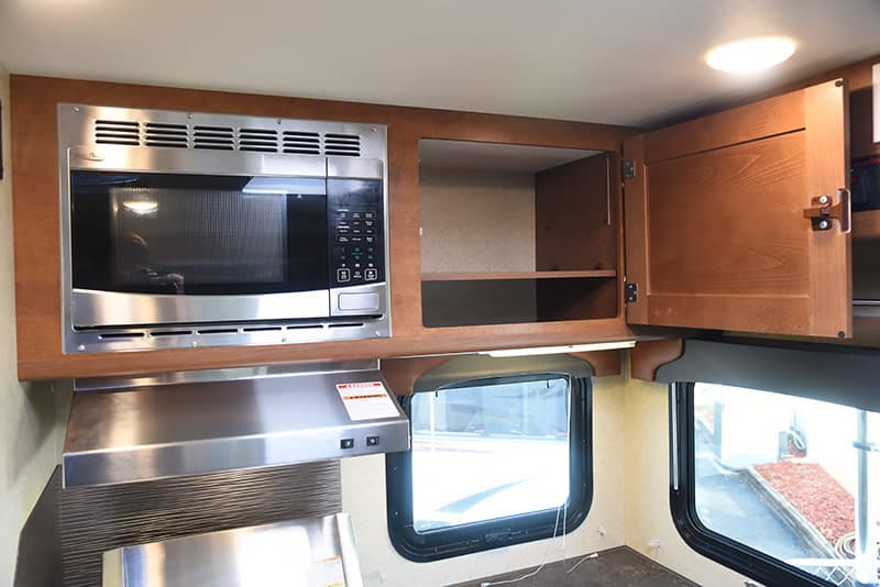 Upper cabinets and microwave in Lance 975