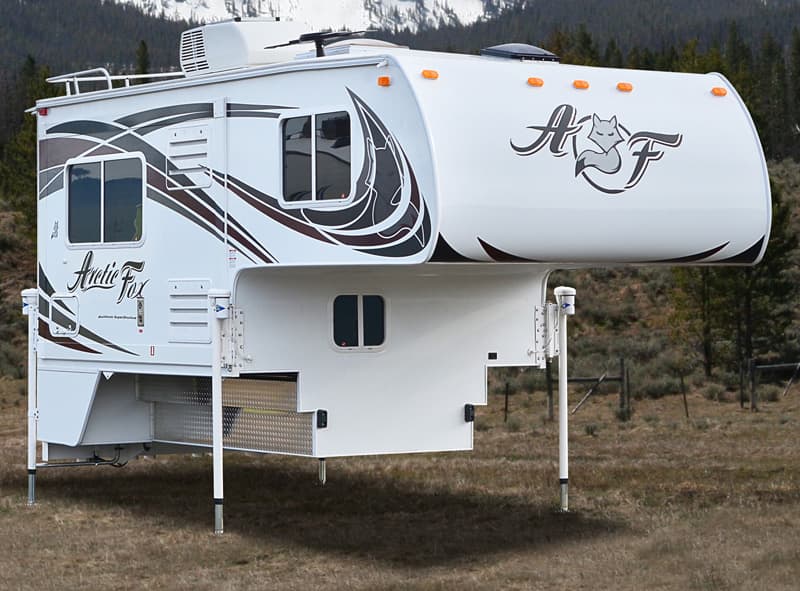 2018 Arctic Fox 811 