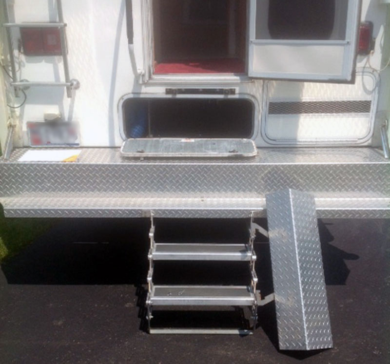 Aluminum Diamond Plate Covering Steps 4