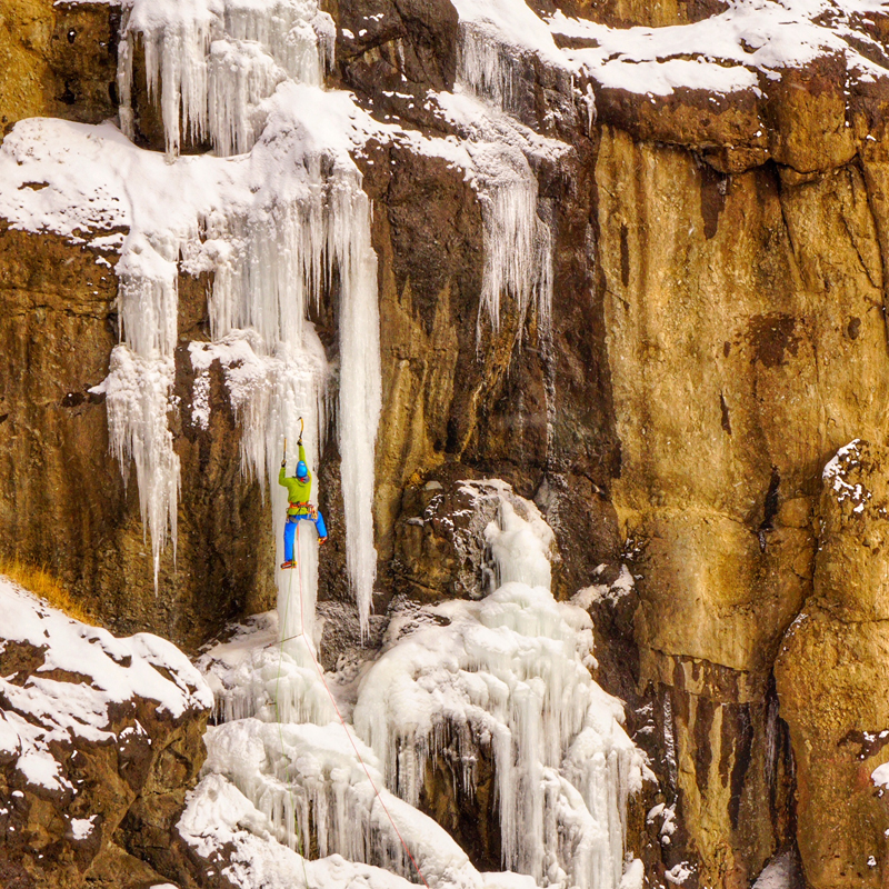 climbing frozen waterfall breaks