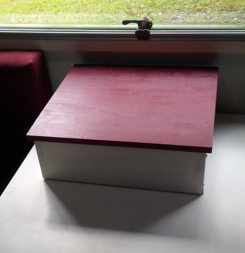 Dinette Storage Table Box For Dog To See Out Window