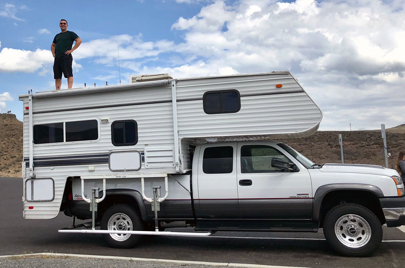 Weekender Camper With Stable Lift Jacks