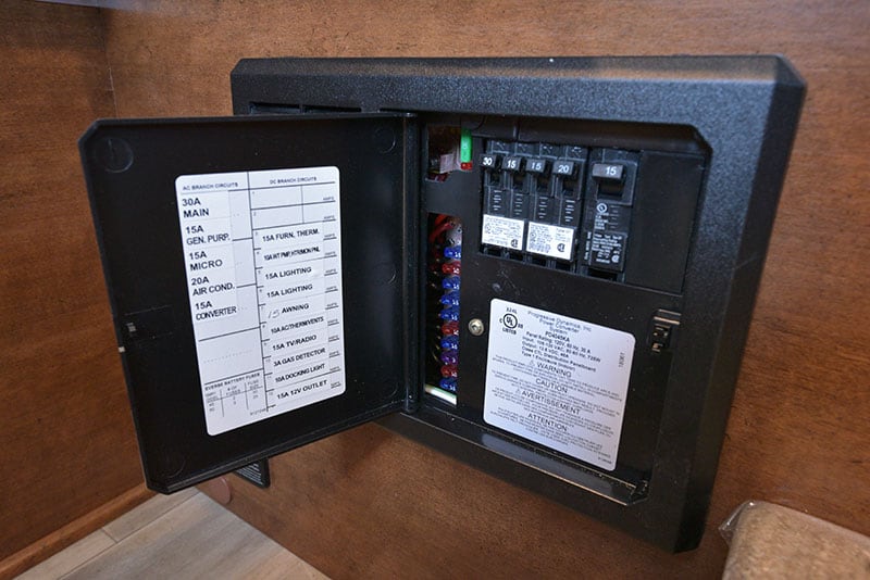 Lance 650 Cabover Step Fuse Panel