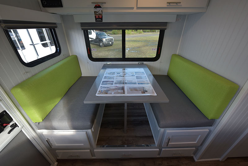 2019 Granite 11RL Lower DInette