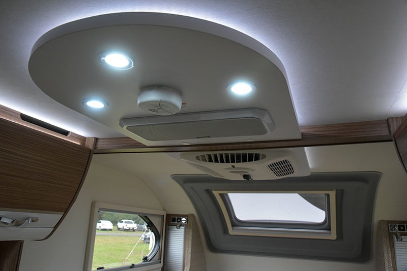 Cirrus 670 Interior Ceiling Lights and Speaker