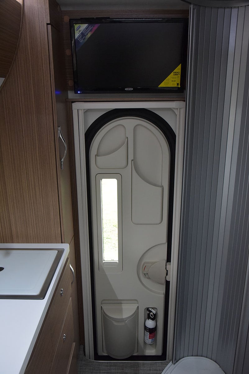 Cirrus 670 Interior Entry Door And TV