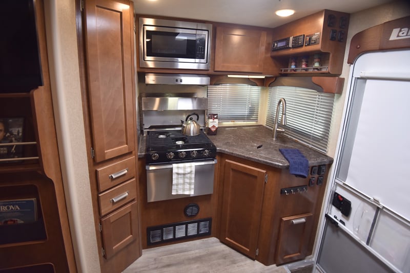 Flat Panel Cabinetry In The 975 Kitchen