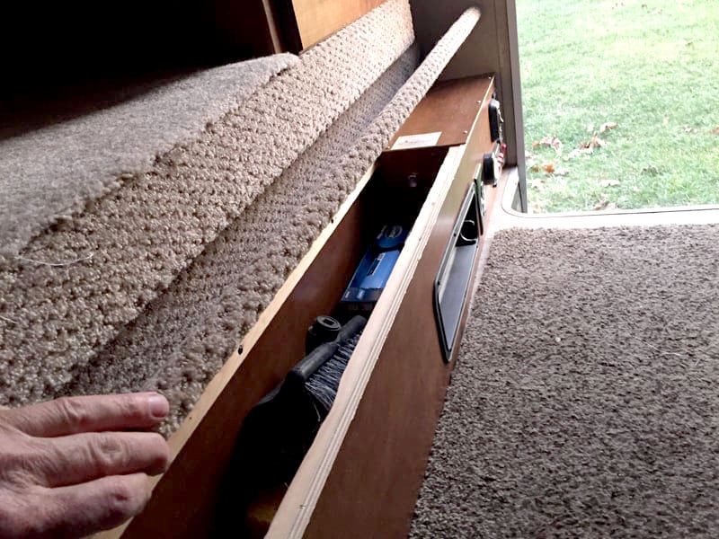 Dinette Piano Type Hinge To The Step Up Storage Lid