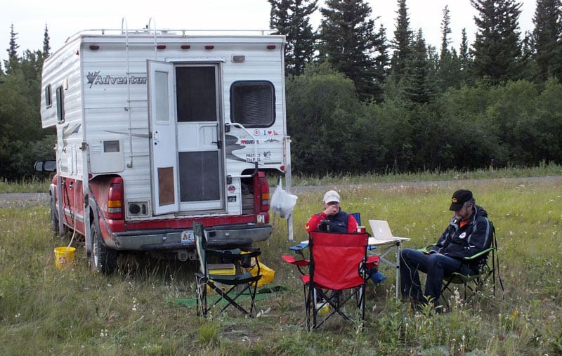 2005 Adventurer 80W Camping Scene