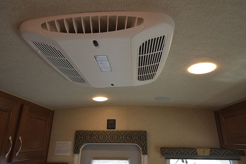2019 Arctic Fox 865 Review - Truck Camper Magazine