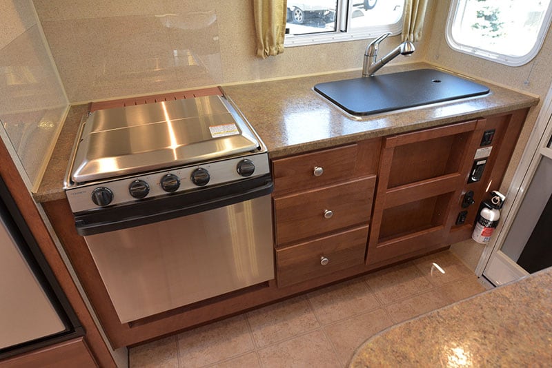 2019 Arctic Fox 865 Review - Truck Camper Magazine