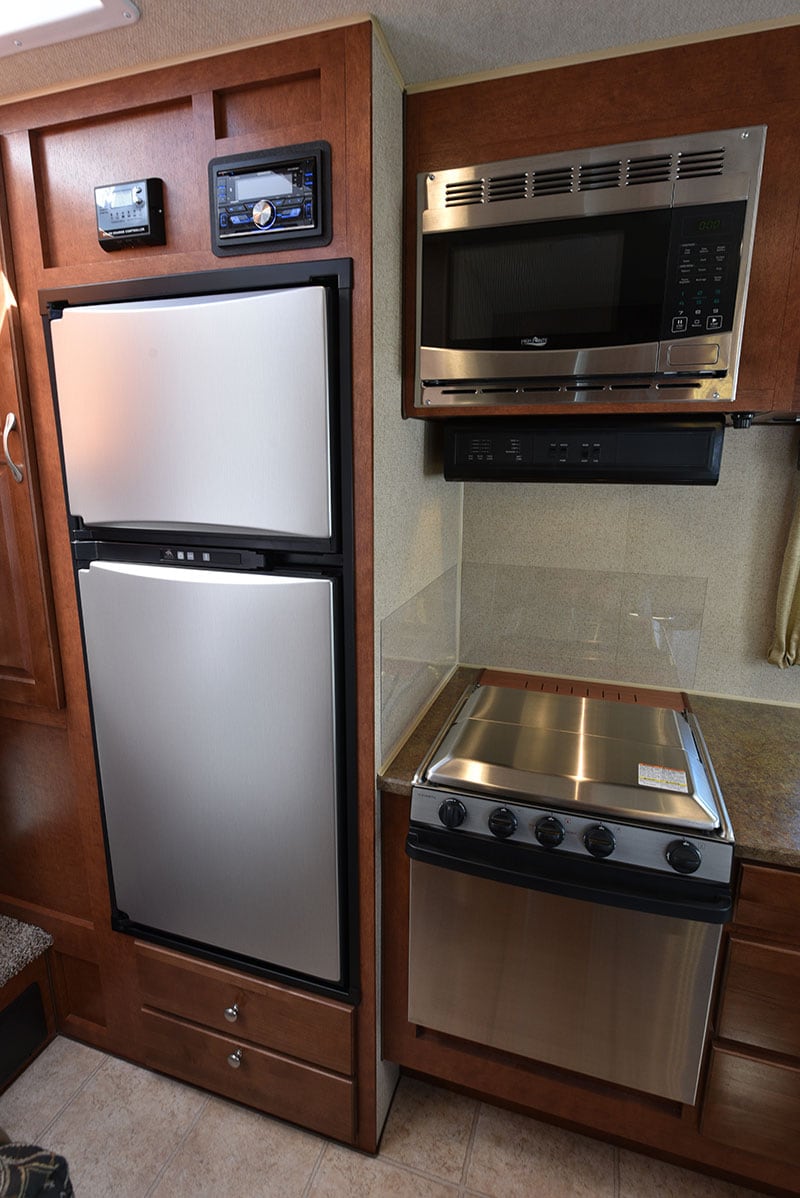 2019 Arctic Fox 865 Review - Truck Camper Magazine