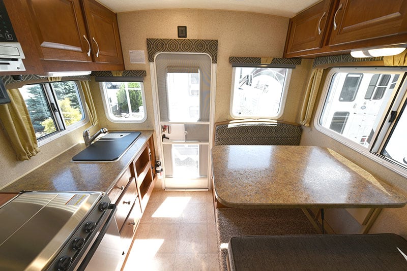 2019 Arctic Fox 865 Review - Truck Camper Magazine