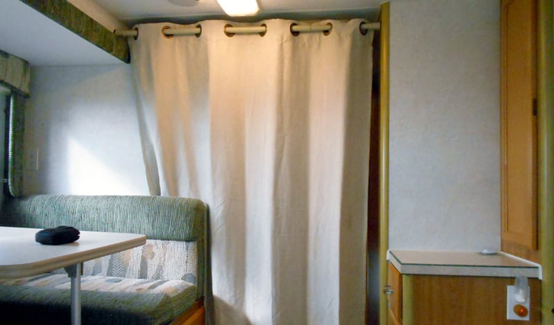 Privacy Curtain With Adjustable Rod Closed