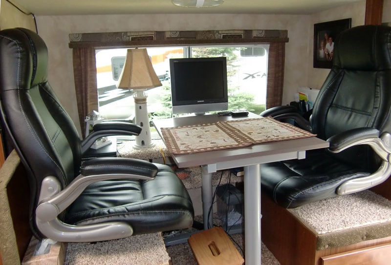 Recliner Style Seating Camper With Office Chairs