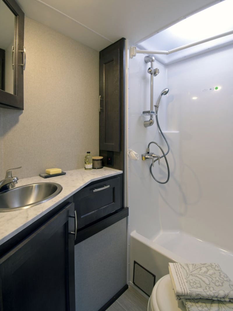 2020 Eagle Cap Bathroom Decor
