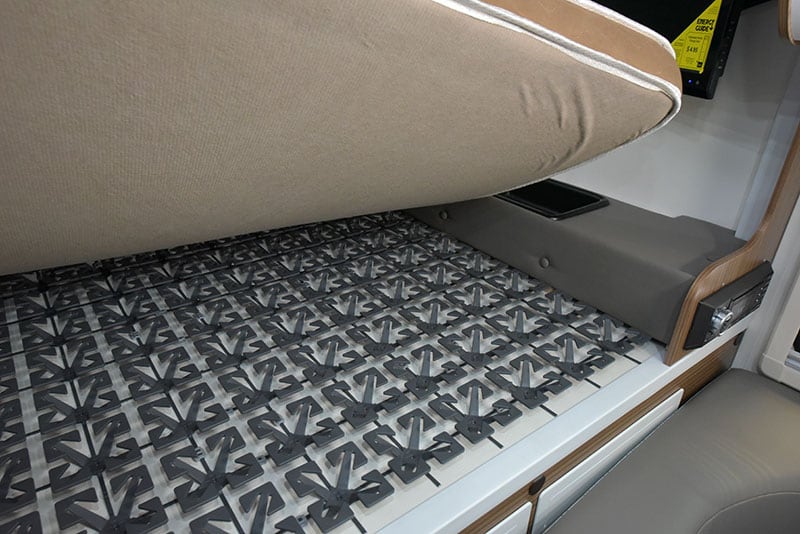 Cirrus 720 Cabover Froli System