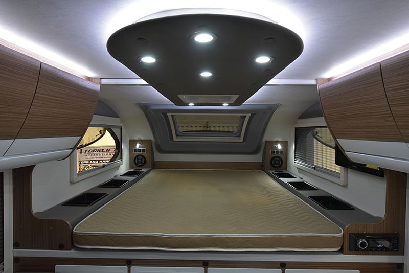 Cirrus 720 Cabover