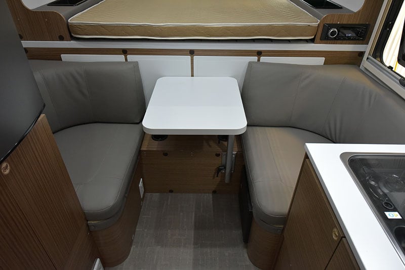 Cirrus 720 Dinette