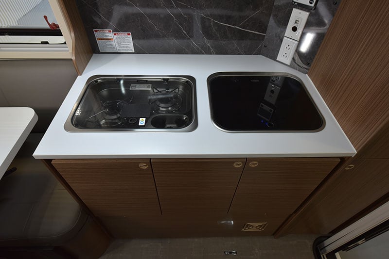 Cirrus 720 Kitchen Countertop Closed