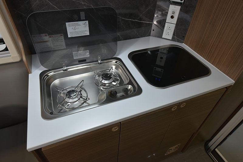 Cirrus 720 Kitchen Countertop Cooktop Open