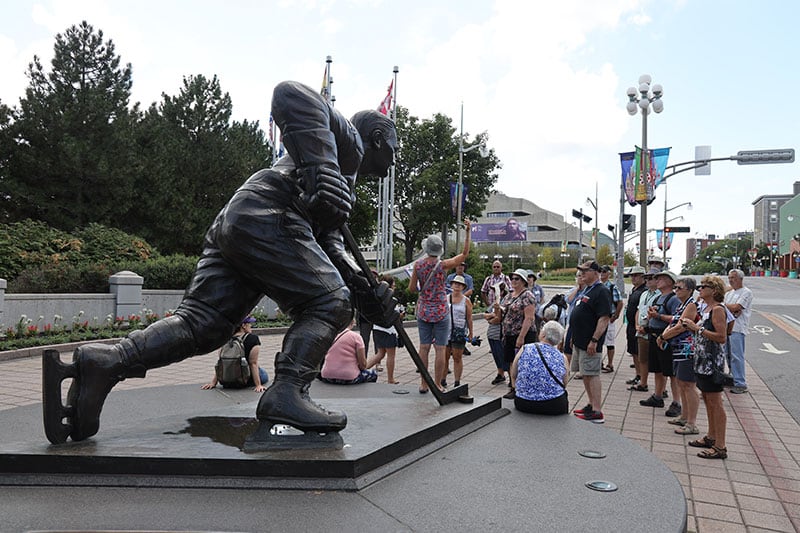 Gatineau Hockey Statue