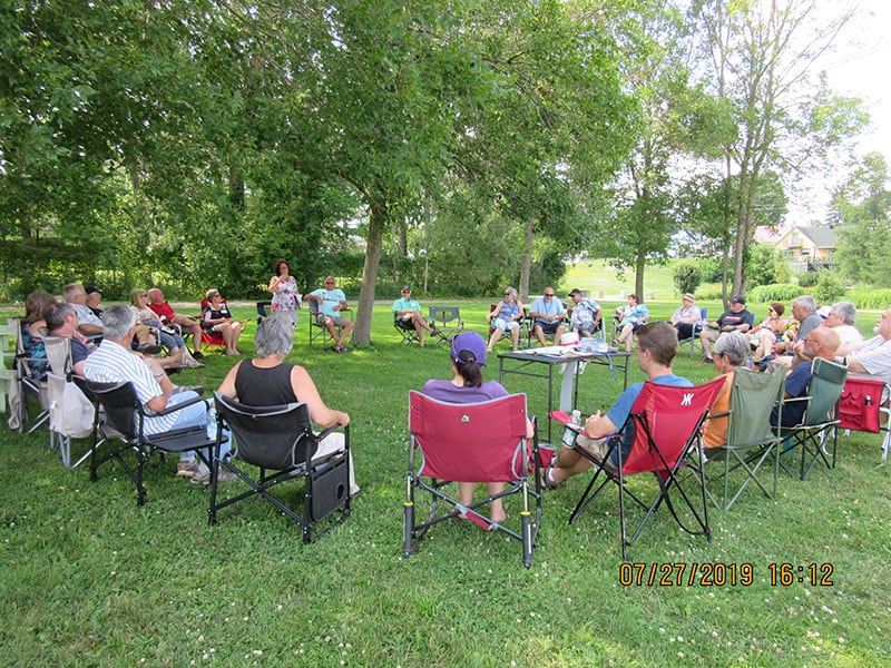 Quebec Gathered In Circle