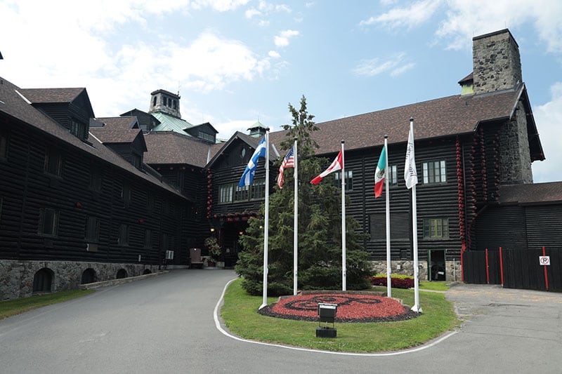 Quebec Log Cabin Chateau Exterior