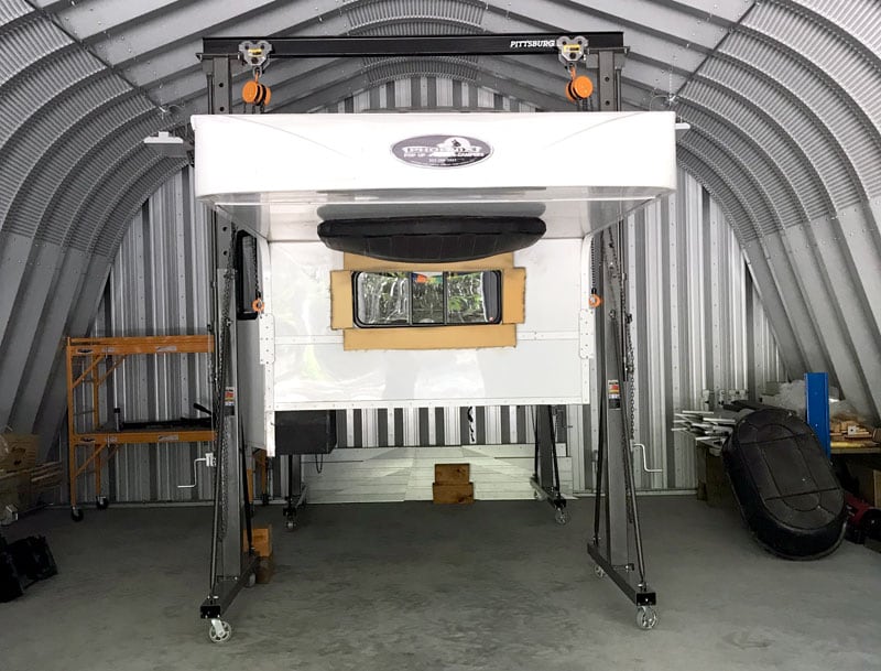 Gantry Cranes And Chain Hoists For Camper