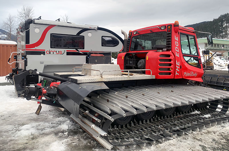 Snowcat demounted next to Cirrus 820