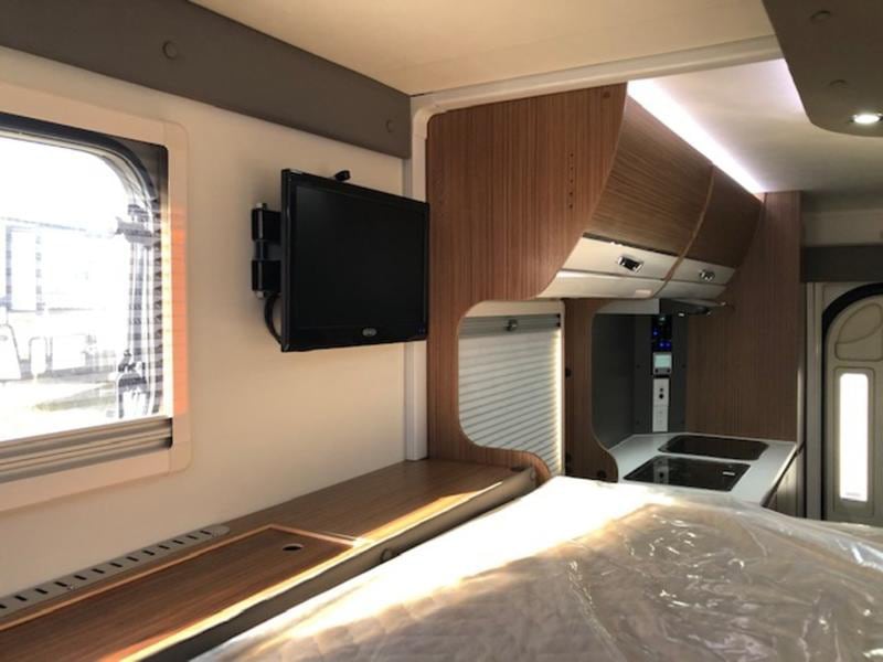 Cirrus 720 Cubbies In Cabover