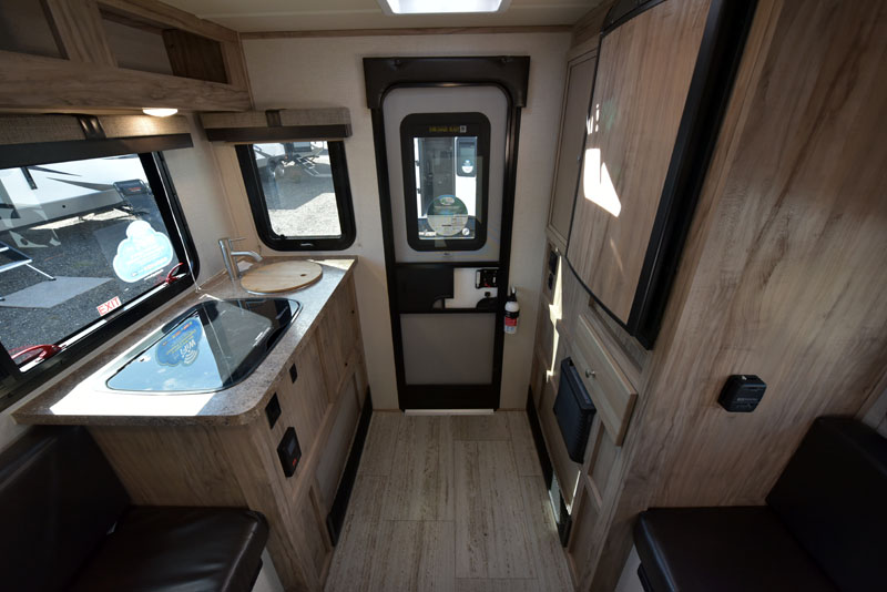 Palomino HS 690 Back Of Camper