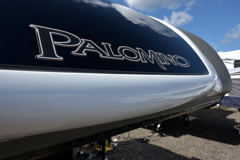 Palomino HS-690 Logo on Windshield