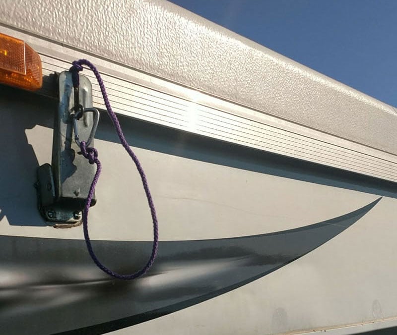 Popup Reminder Lanyard Latch