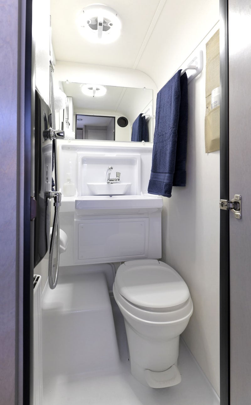 2021 Cirrus 820 Bath