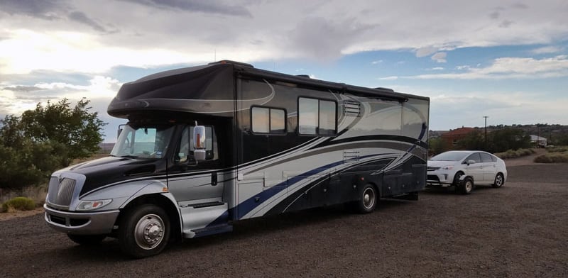 Motorhome Towing In Between Campers