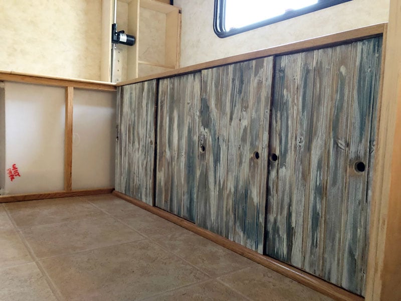 Simulate Old Painted Wood Cabinet Sliding Doors