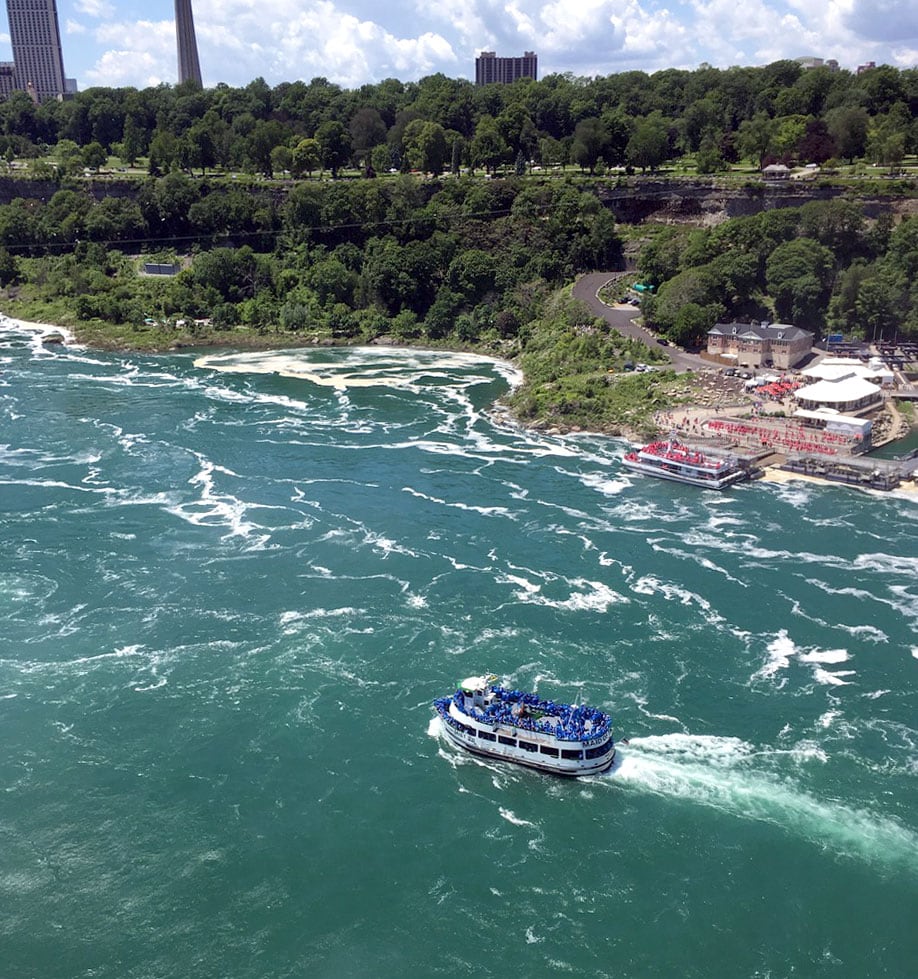 US-blue-in-boat-Canada-red-in-boat